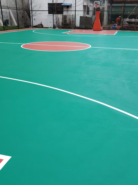 康平 球场长期使用易出现地面开裂